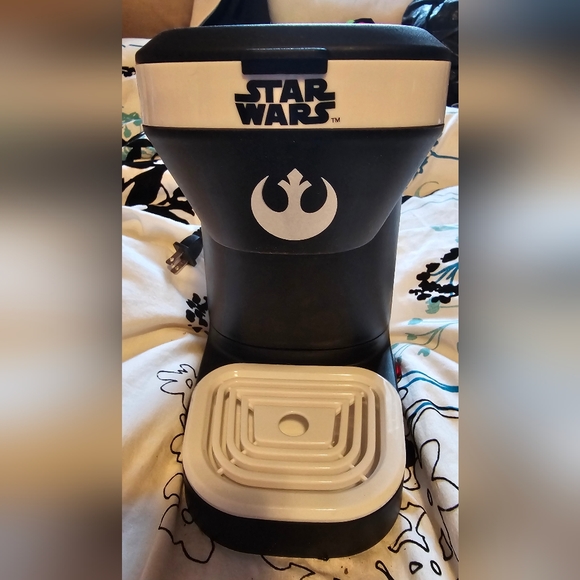 Starwars single serve coffee machine with starwars mug - Picture 4 of 6